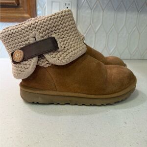 UGG SHAINA BOOT - Size 8 - Chestnut